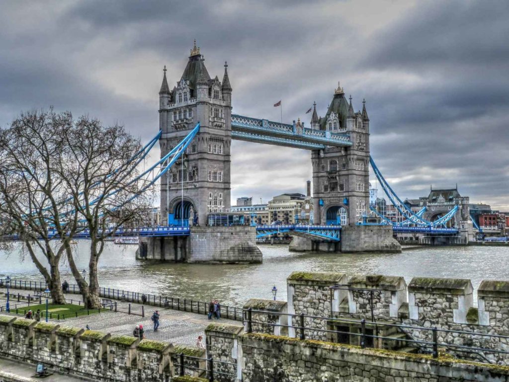 London tower bridge tour guide