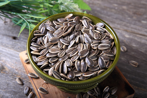 Sunflower Seeds Benefits, Nutrition, Uses & Side Effects