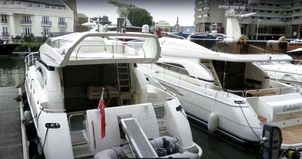 Yacht---Central-London-St-Kats-Dock